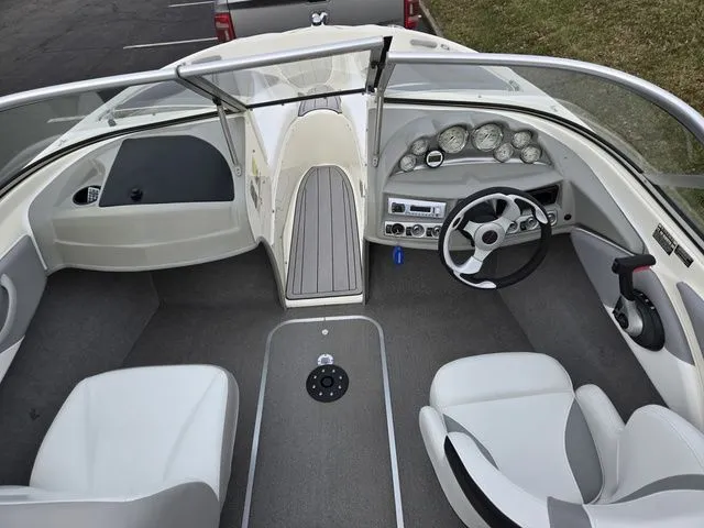 Slide: The Image of Bayliner 185 Bowrider 2010 - 13