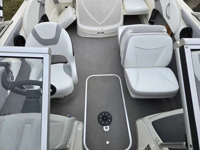 Slide: The Image of Bayliner 185 Bowrider 2010 - 21