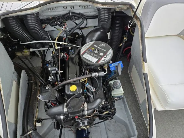 Slide: The Image of Bayliner 185 Bowrider 2010 - 23