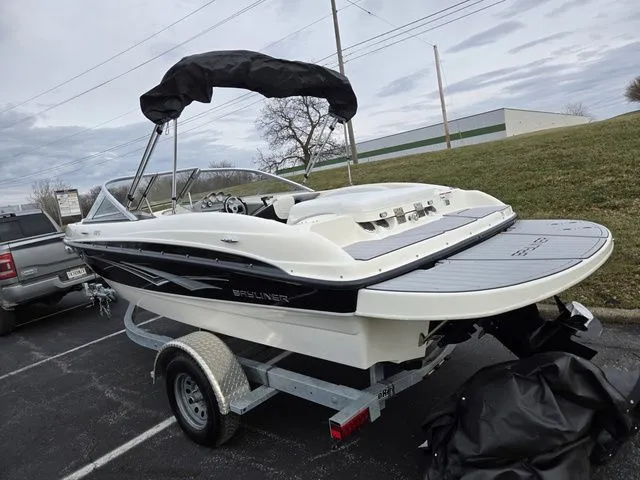 Slide: The Image of Bayliner 185 Bowrider 2010 - 4