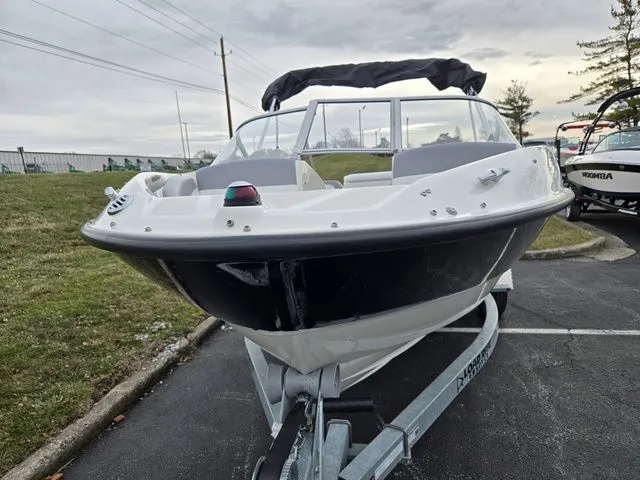Slide: The Image of Bayliner 185 Bowrider 2010 - 7