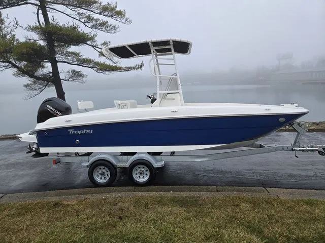Slide: The Image of Bayliner Trophy T21Bay 2022 - 10