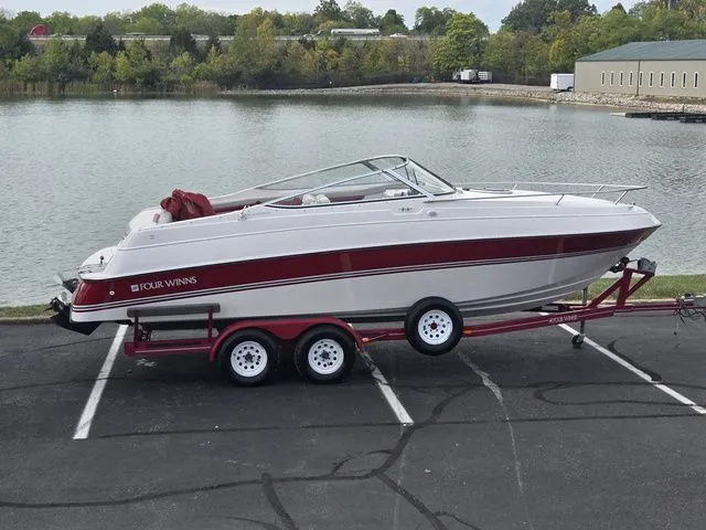 The Image of Four Winns 235 Sundowner 1994 - 1