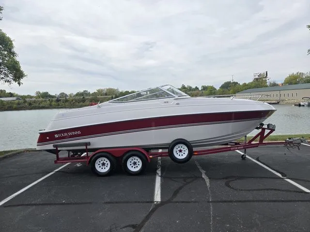 Slide: The Image of Four Winns 235 Sundowner 1994 - 10