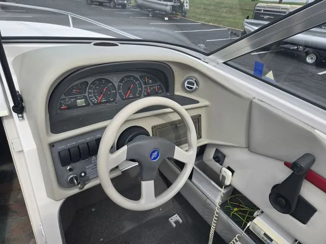 Slide: The Image of Four Winns 235 Sundowner 1994 - 14