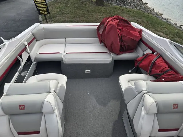 Slide: The Image of Four Winns 235 Sundowner 1994 - 18