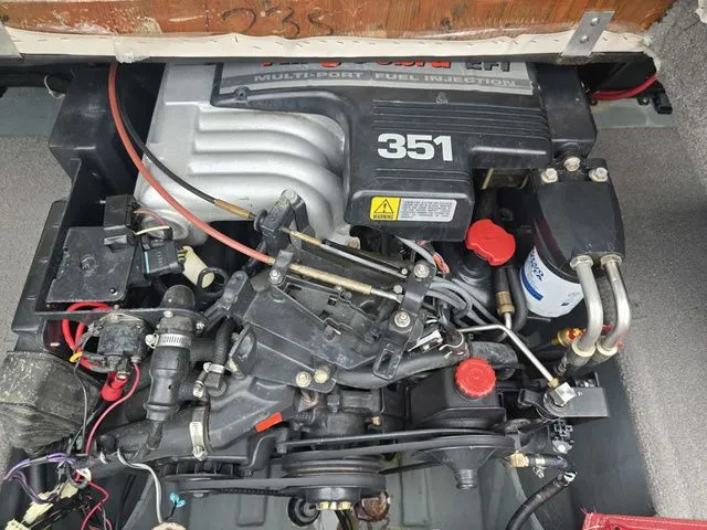 Slide: The Image of Four Winns 235 Sundowner 1994 - 20