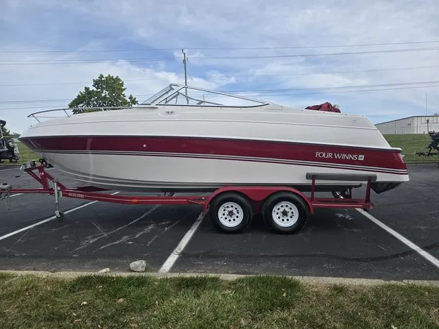 Slide: The Image of Four Winns 235 Sundowner 1994 - 5