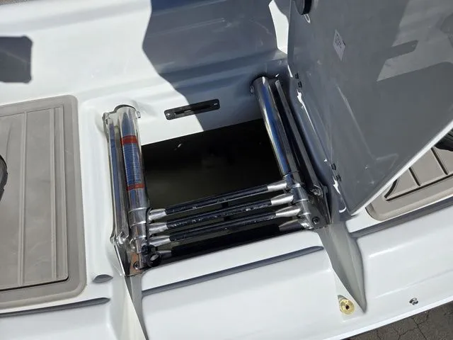 Slide: The Image of Crownline Boats E 235 2020 - 24