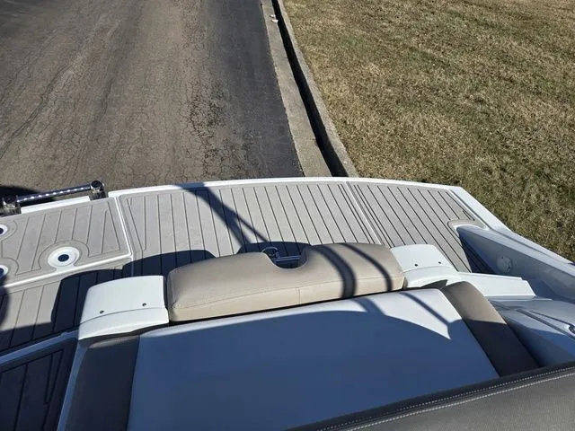 Slide: The Image of Crownline Boats E 235 2020 - 30