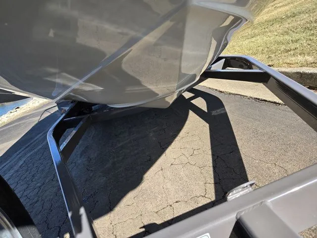 Slide: The Image of Crownline Boats E 235 2020 - 8