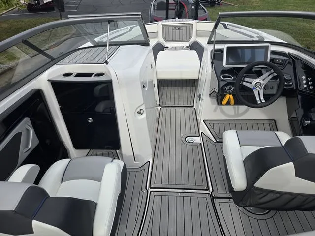 Slide: The Image of Yamaha 252S 2021 - 12