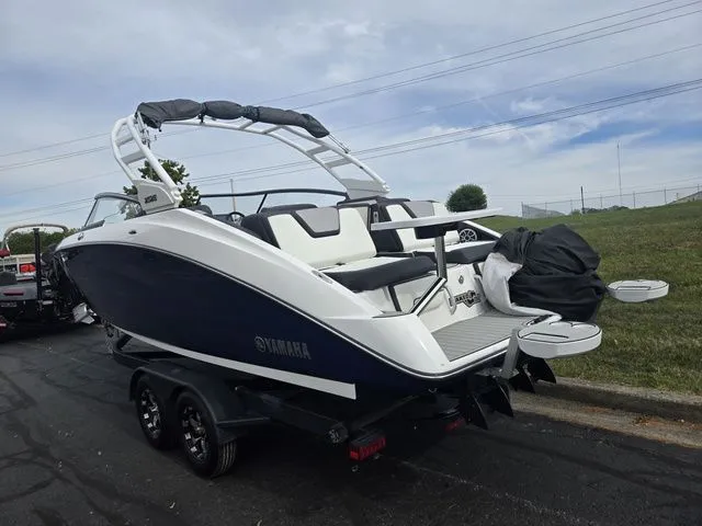 Slide: The Image of Yamaha 252S 2021 - 4