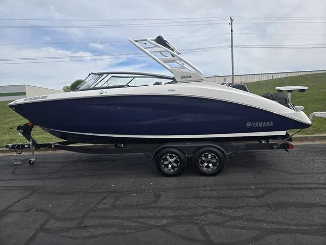 Slide: The Image of Yamaha 252S 2021 - 5