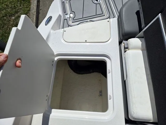 Slide: The Image of Chaparral 21 SSi 2024 - 28