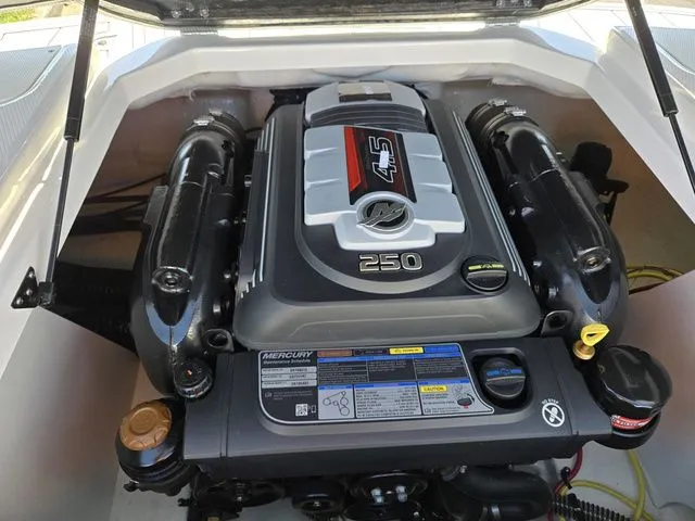 Slide: The Image of Chaparral 21 SSi 2024 - 30