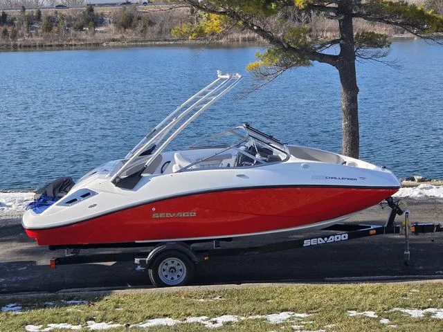 The Image of Sea-Doo 180 Challenger SE With Tower - High Output Engines 2011 - undefined