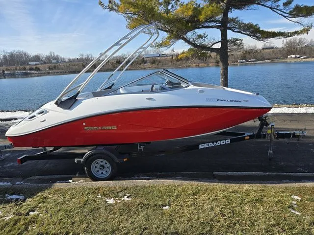 Slide: The Image of Sea-Doo 180 Challenger SE With Tower - High Output Engines 2011 - 10