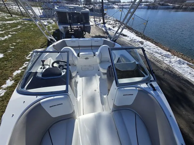 Slide: The Image of Sea-Doo 180 Challenger SE With Tower - High Output Engines 2011 - 21