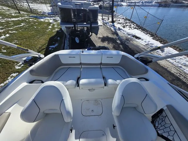 Slide: The Image of Sea-Doo 180 Challenger SE With Tower - High Output Engines 2011 - 23