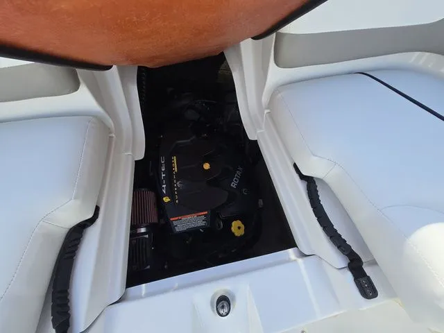 Slide: The Image of Sea-Doo 180 Challenger SE With Tower - High Output Engines 2011 - 24