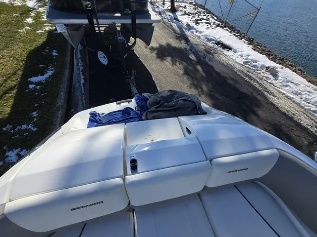Slide: The Image of Sea-Doo 180 Challenger SE With Tower - High Output Engines 2011 - 25