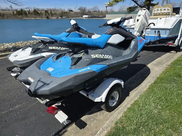 Slide: The Image of Sea-Doo SPARK 2up Rotax 900 ACE 2017 - 4