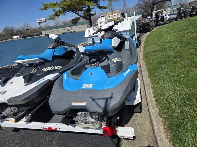 Slide: The Image of Sea-Doo SPARK 2up Rotax 900 ACE 2017 - 5