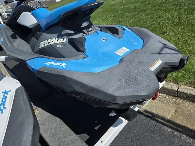 Slide: The Image of Sea-Doo SPARK 2up Rotax 900 ACE 2017 - 6