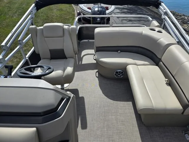 Slide: The Image of Sun Tracker Party Barge 18 DLX 2024 - 13