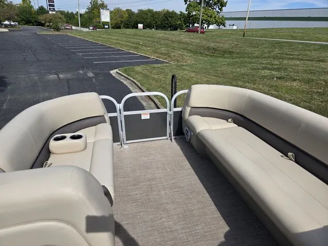 Slide: The Image of Sun Tracker Party Barge 18 DLX 2024 - 20