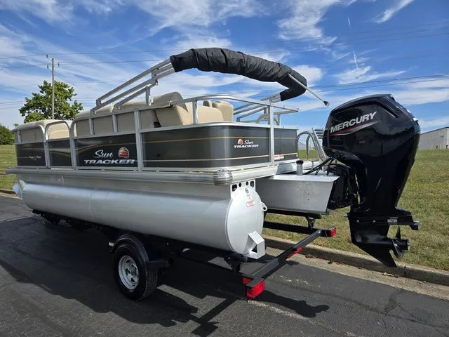 Slide: The Image of Sun Tracker Party Barge 18 DLX 2024 - 4