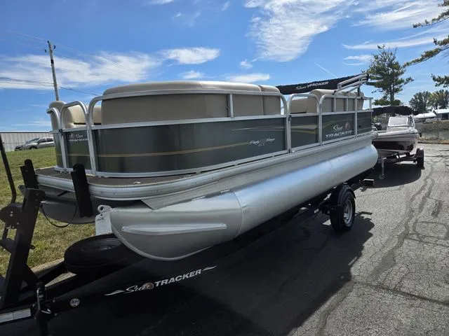 Slide: The Image of Sun Tracker Party Barge 18 DLX 2024 - 6