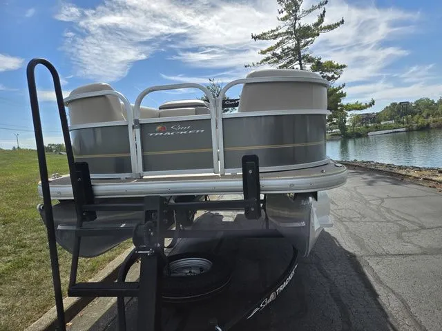 Slide: The Image of Sun Tracker Party Barge 18 DLX 2024 - 7