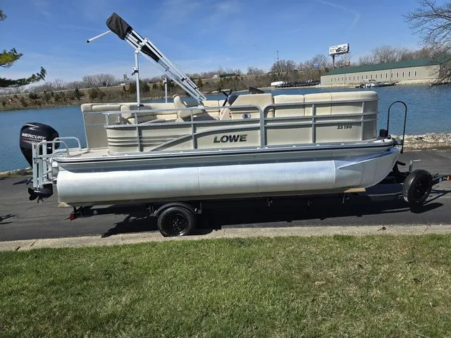 Slide: The Image of Lowe Ss 190 2016 - 10