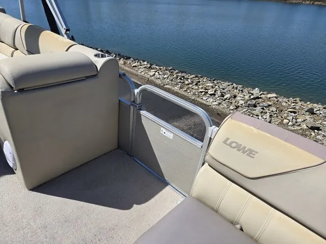 Slide: The Image of Lowe Ss 190 2016 - 12