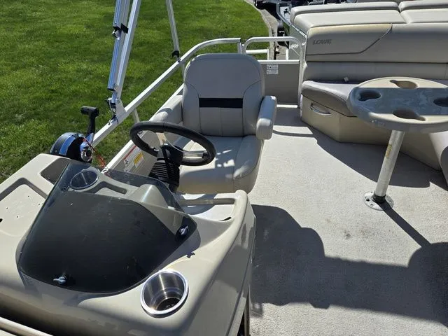 Slide: The Image of Lowe Ss 190 2016 - 13