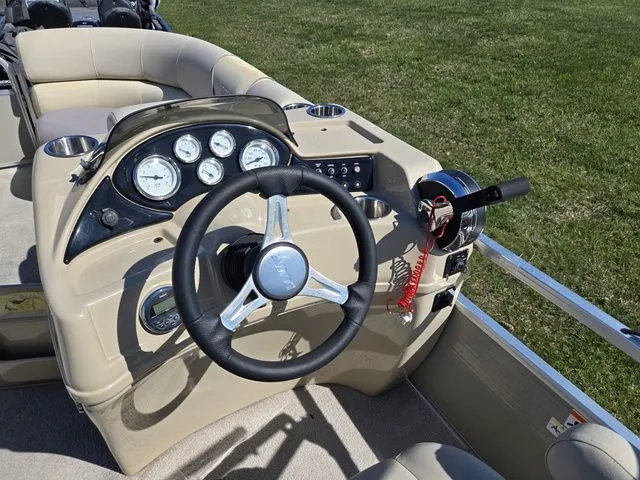 Slide: The Image of Lowe Ss 190 2016 - 22