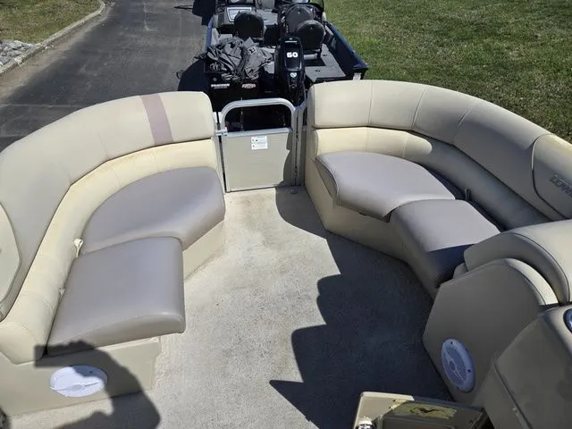 Slide: The Image of Lowe Ss 190 2016 - 24