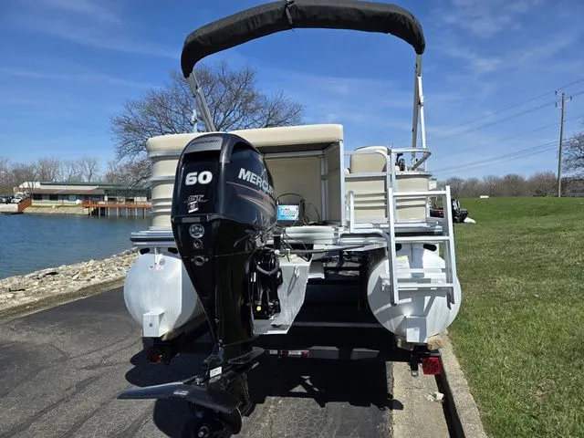 Slide: The Image of Lowe Ss 190 2016 - 3