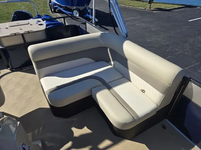 Slide: The Image of Crest Crest II Fish 210 C4 2016 - 15