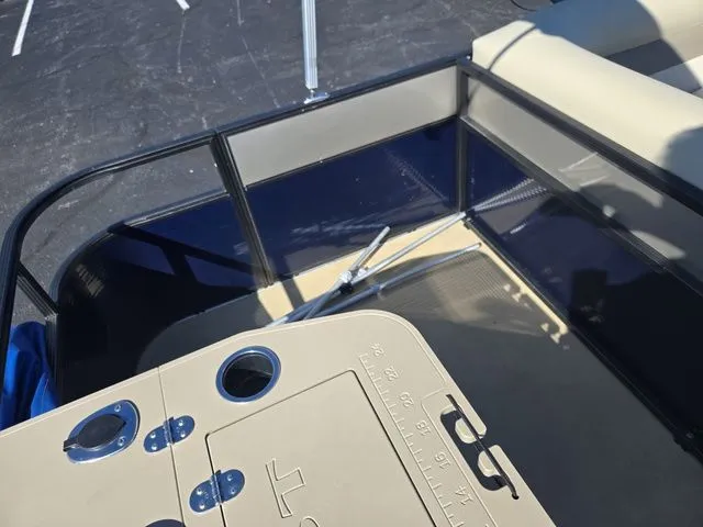 Slide: The Image of Crest Crest II Fish 210 C4 2016 - 20