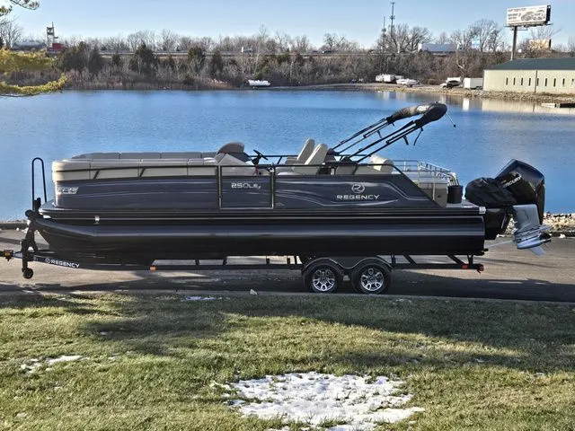 The Image of Regency 250 LE3 Sport 2024 - 1