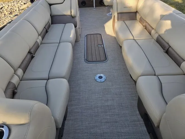 Slide: The Image of Regency 250 LE3 Sport 2024 - 11