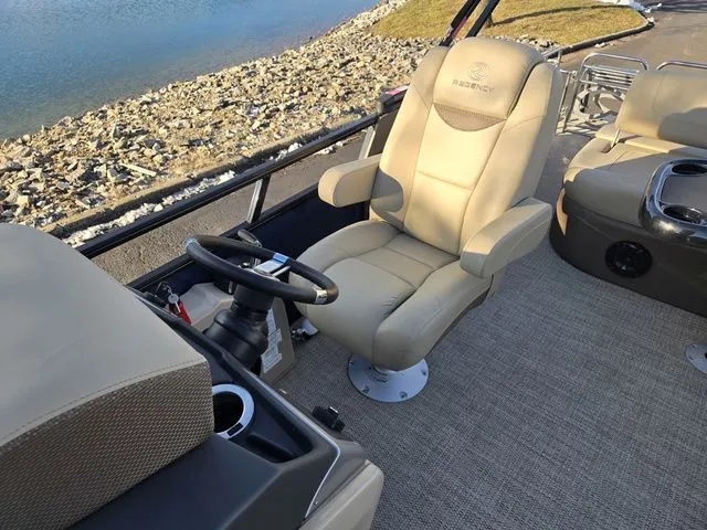 Slide: The Image of Regency 250 LE3 Sport 2024 - 14