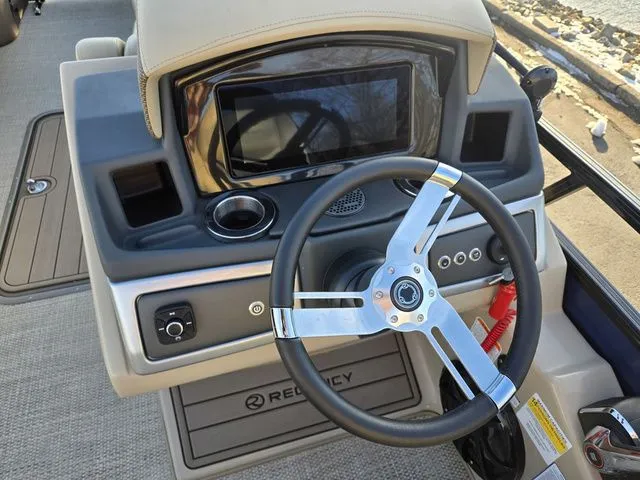 Slide: The Image of Regency 250 LE3 Sport 2024 - 21