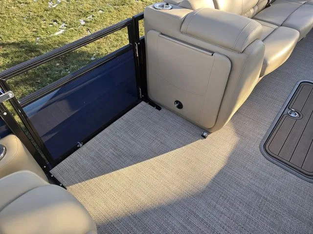 Slide: The Image of Regency 250 LE3 Sport 2024 - 22