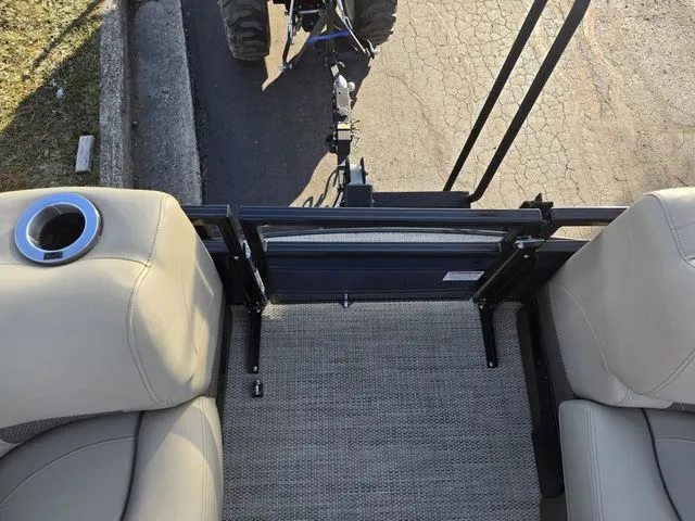 Slide: The Image of Regency 250 LE3 Sport 2024 - 25