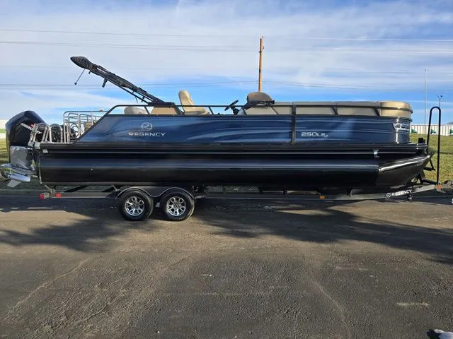 Slide: The Image of Regency 250 LE3 Sport 2024 - 5