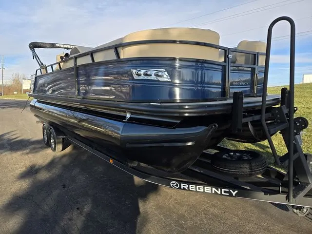 Slide: The Image of Regency 250 LE3 Sport 2024 - 6